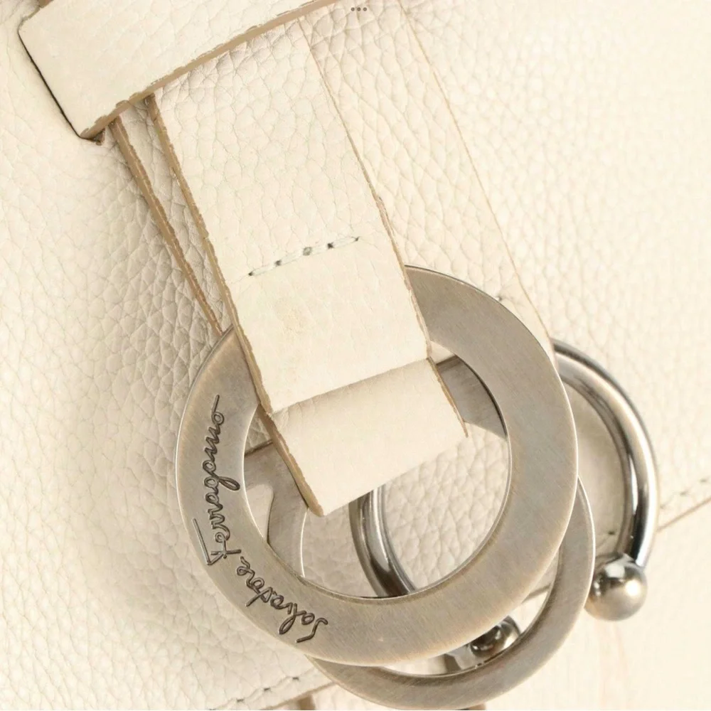 Salvatore Ferragamo Gancini White Leather Shoulder Bag - Picture 3 of 5